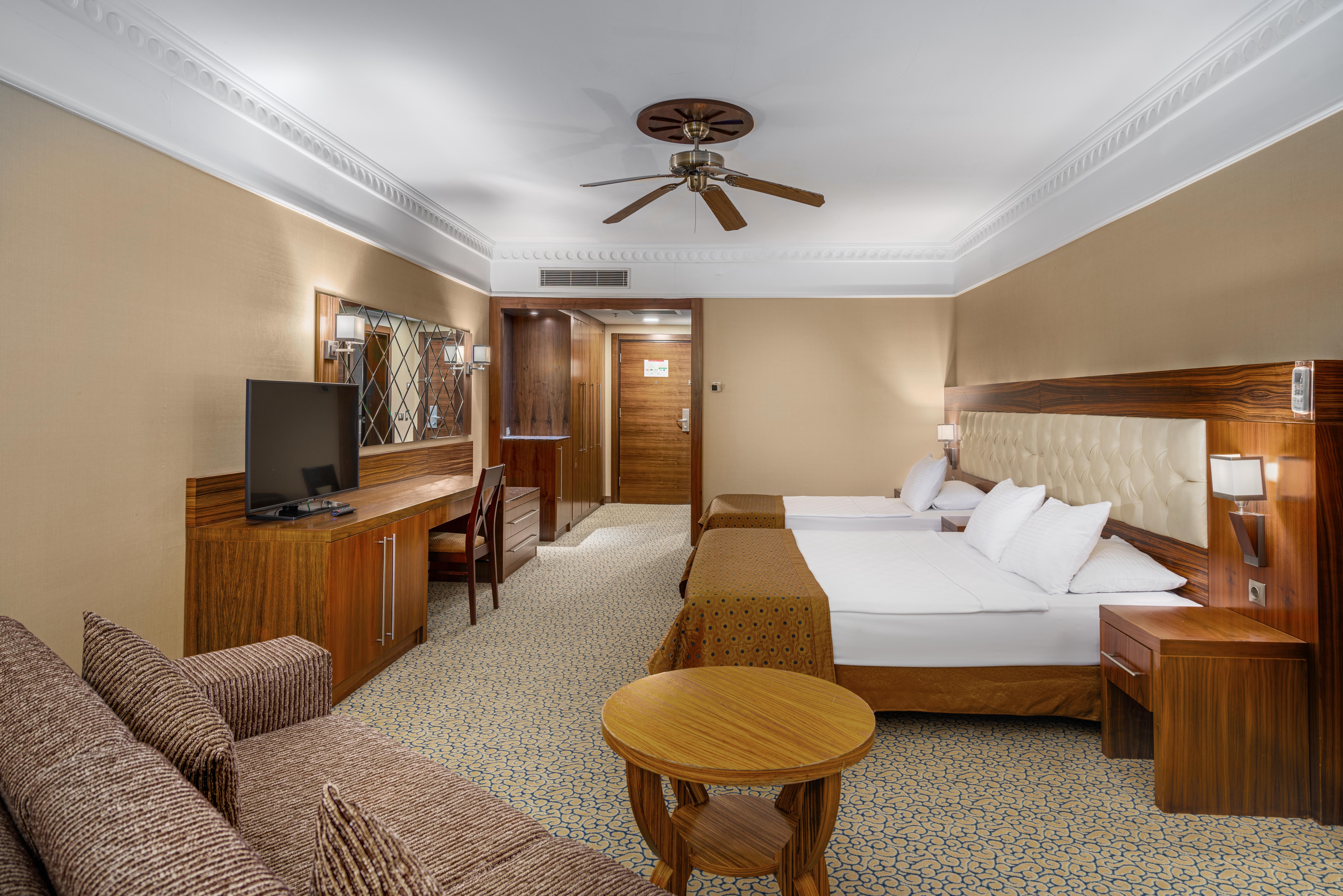 En fazla 3 yetişkin + 1 çocuk veya 2 yetişkin + 2 çocuk.