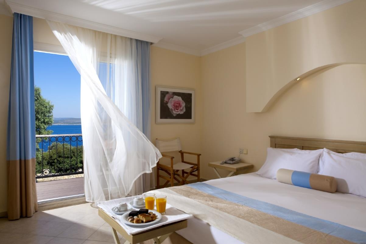 En fazla 2 yetişkin + 1 çocuk + 1 bebek (0-2 yaş) veya 1 yetişkin + 1 çocuk + 1 bebek (0-2 yaş).