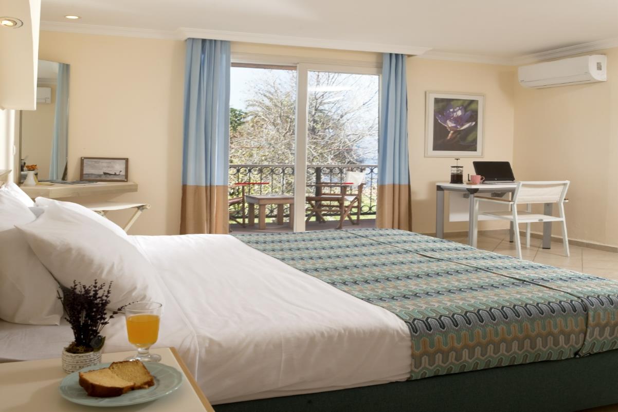 En fazla 3 yetişkin + 1 bebek (0-2 yaş) veya 2 yetişkin + 1 çocuk + 1 bebek (0-2 yaş).