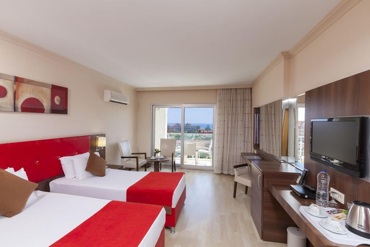 En fazla 3 yetişkin veya 2 yetişkin + 1 çocuk.