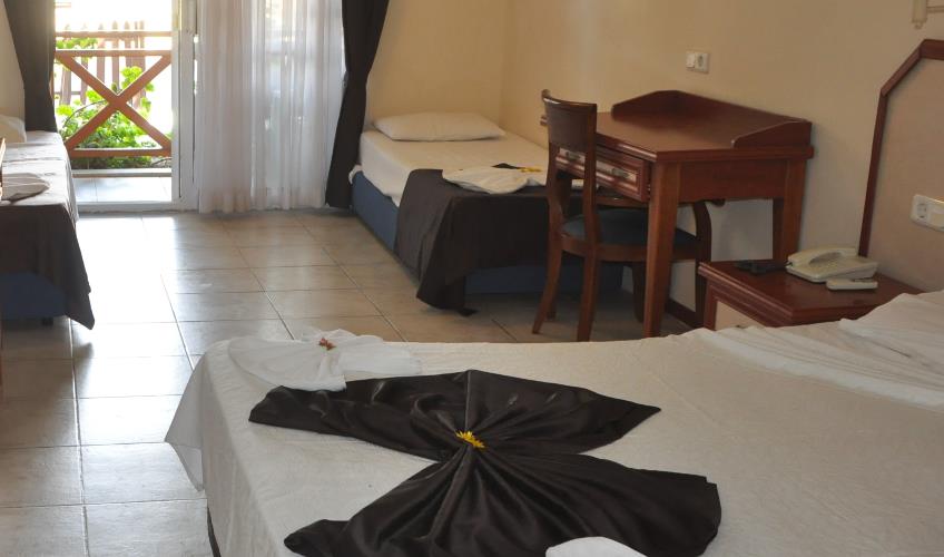 En az 4 yetişkin, En fazla 4 yetişkin + 1 bebek (0-2 yaş).