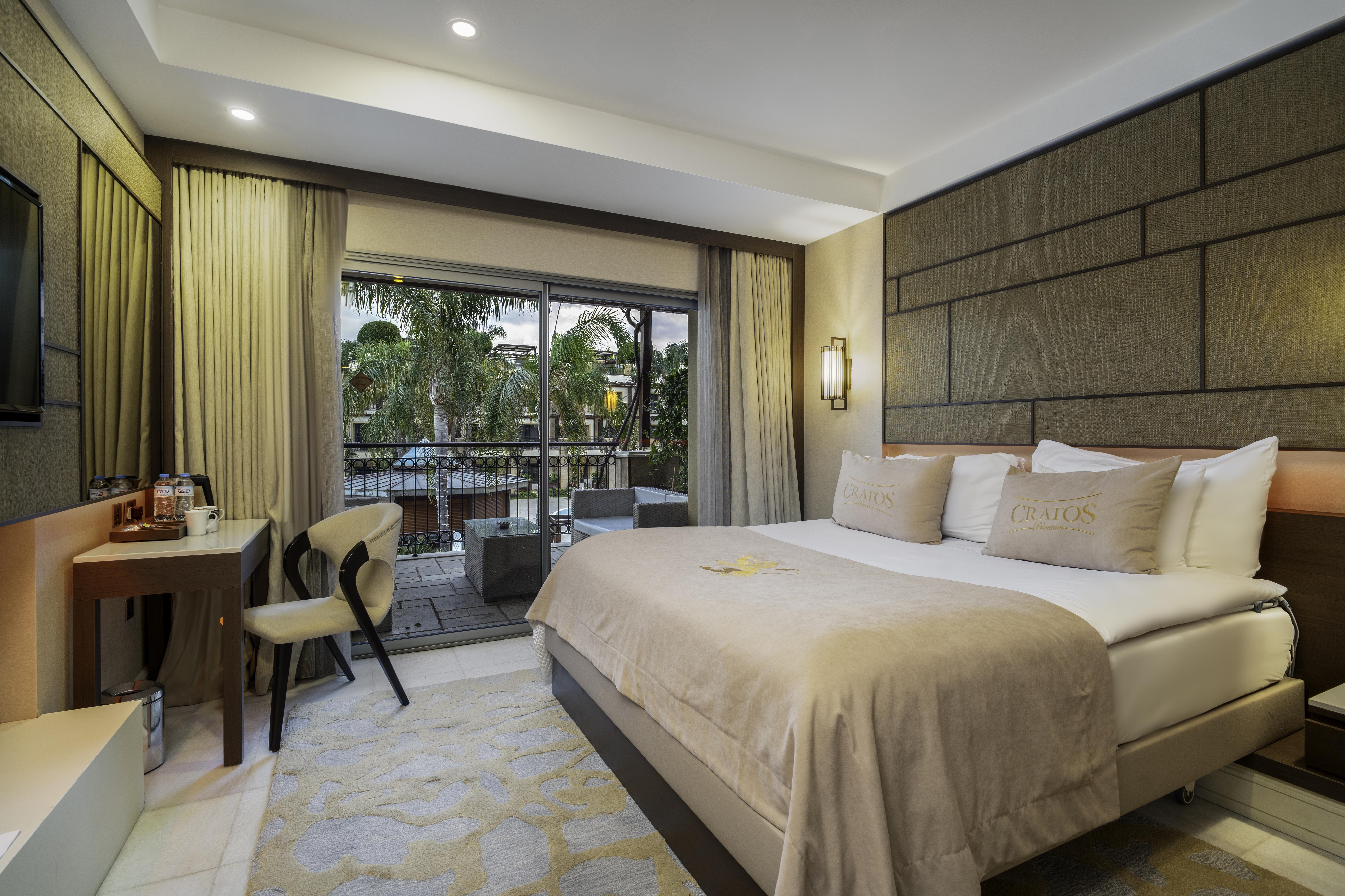 En fazla 3 yetişkin veya 2 yetişkin + 1 çocuk.