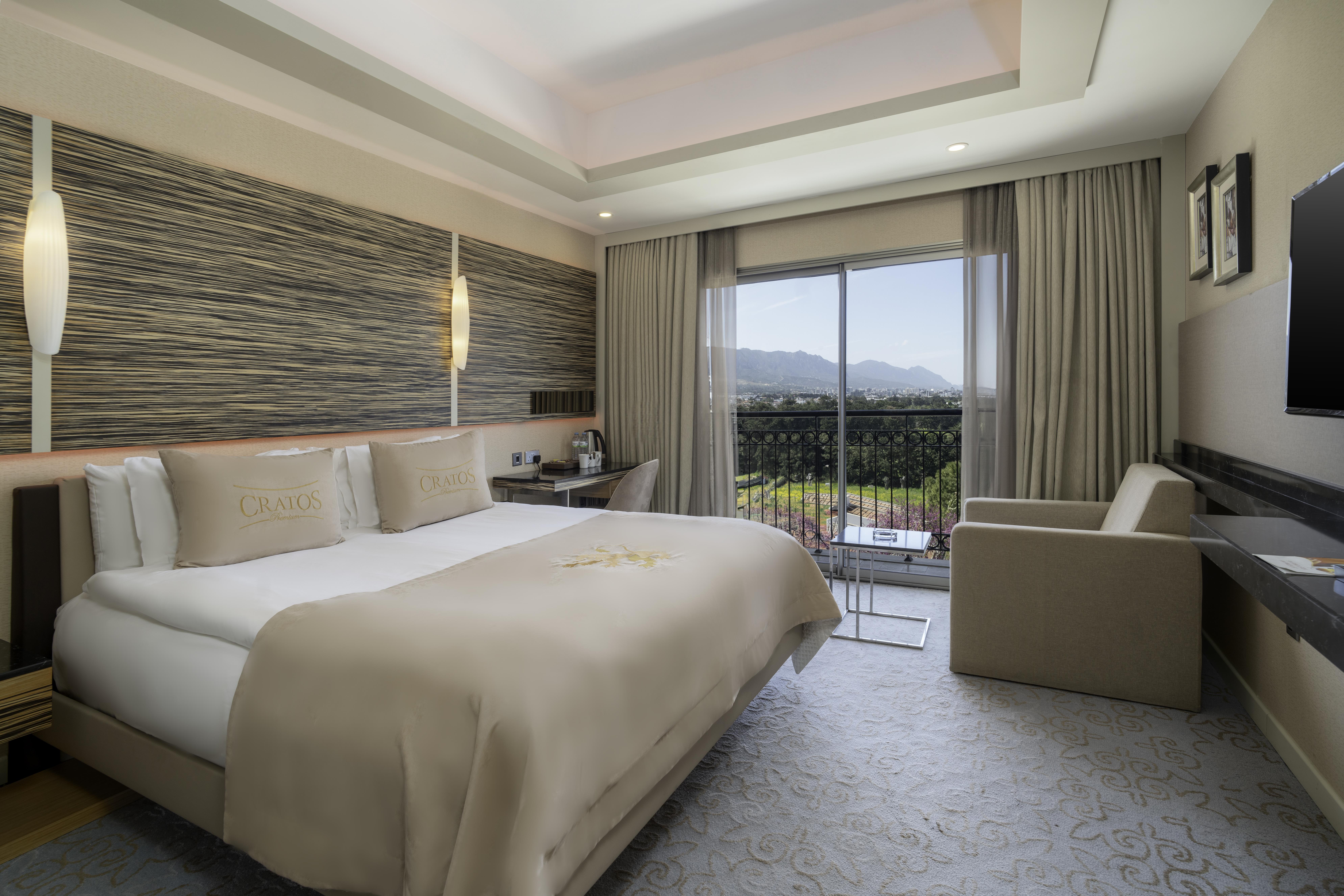 En fazla 3 yetişkin veya 2 yetişkin + 1 çocuk.