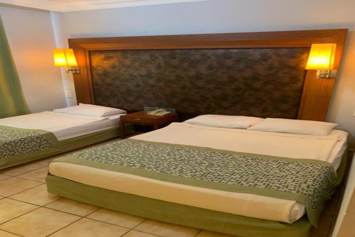 En fazla 3 yetişkin.