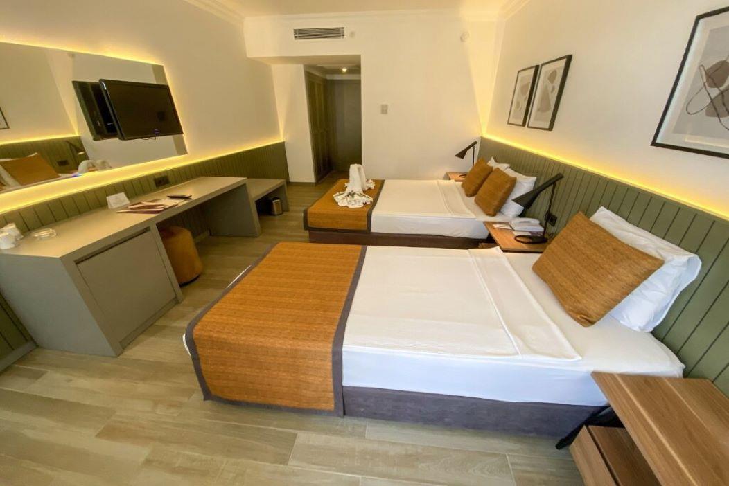 En fazla 3 yetişkin veya 2 yetişkin + 1 çocuk.