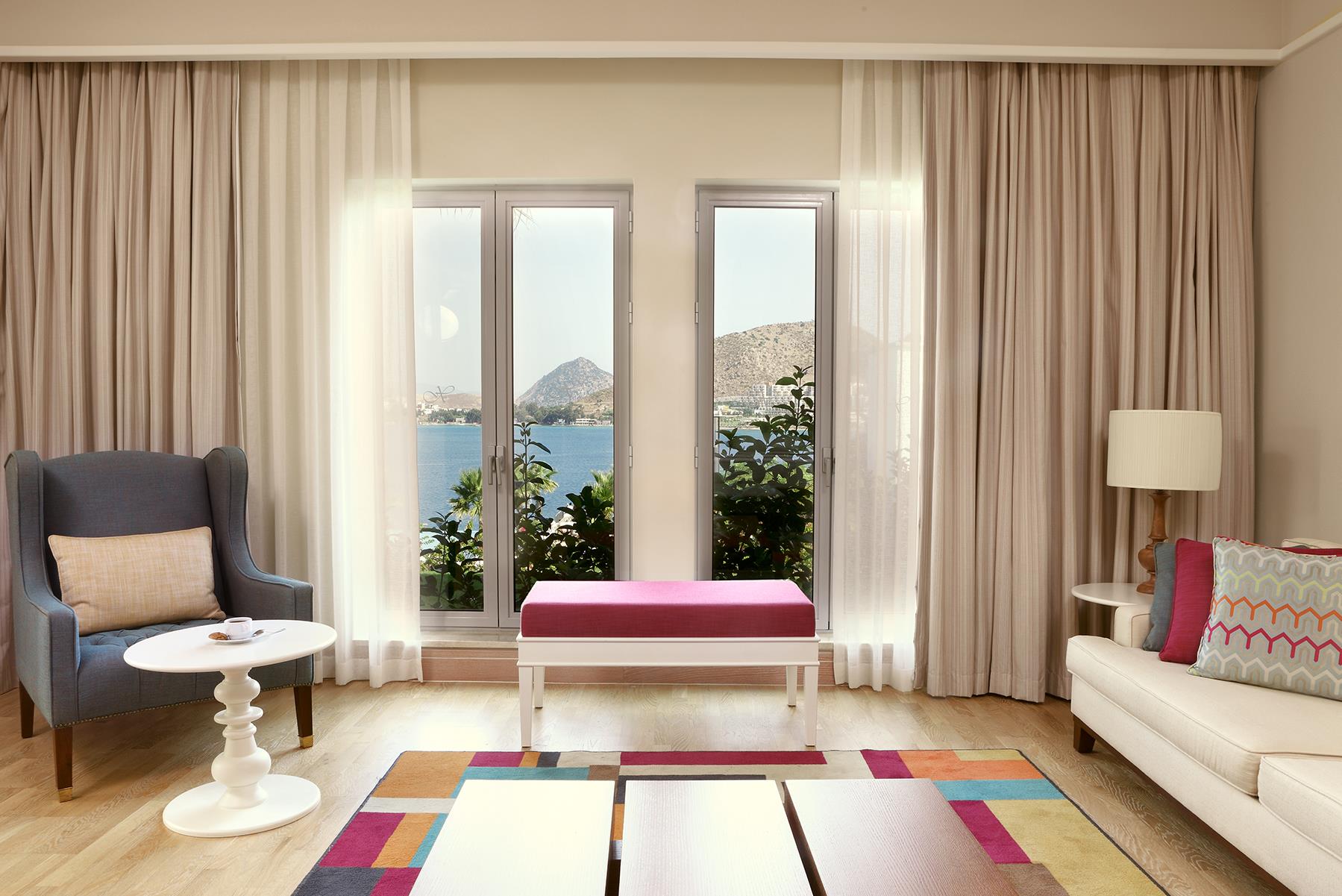 En az 3 yetişkin, En fazla 4 yetişkin + 1 çocuk veya 3 yetişkin + 2 çocuk.