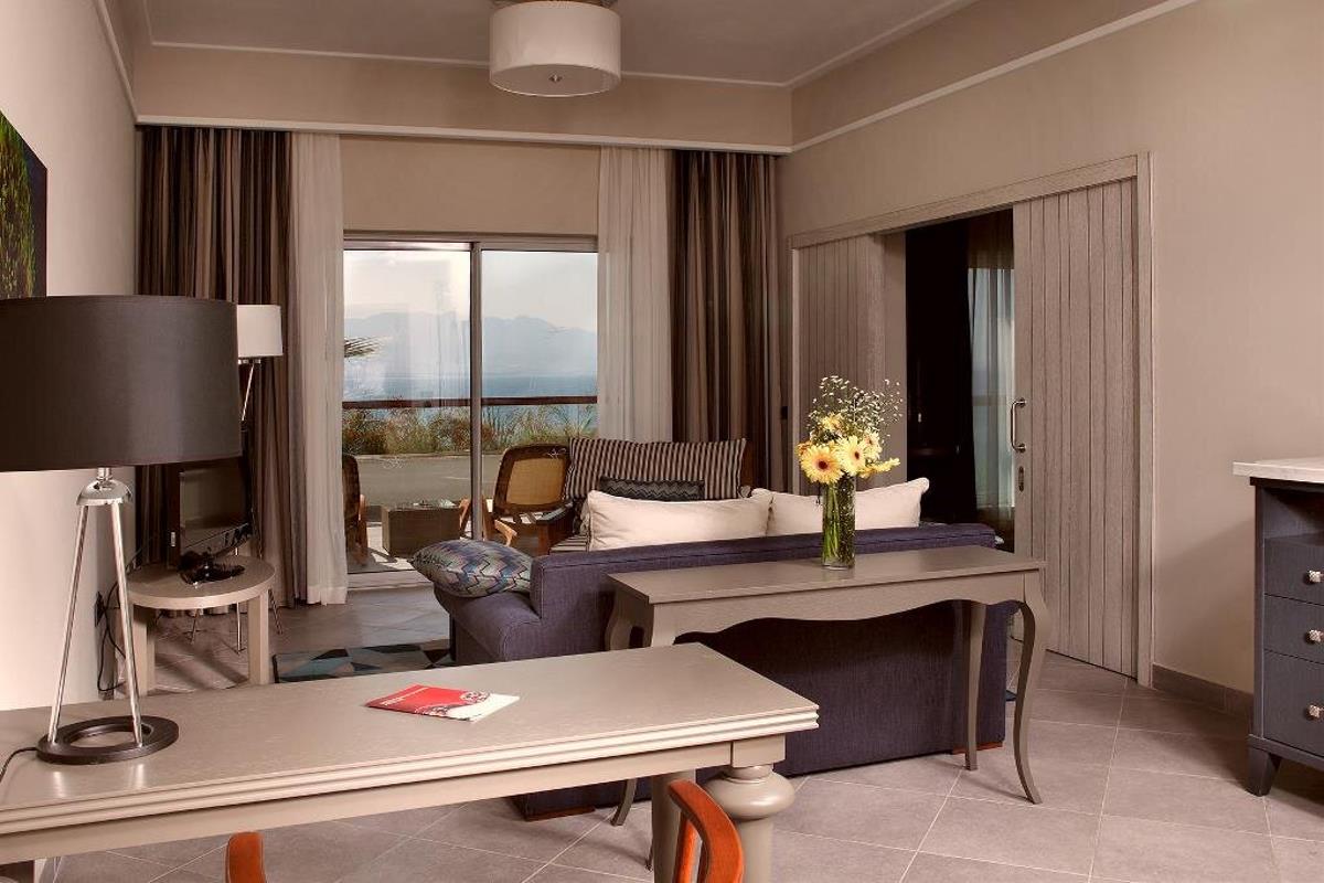 En az 3 yetişkin, En fazla 4 yetişkin veya 3 yetişkin + 2 çocuk.