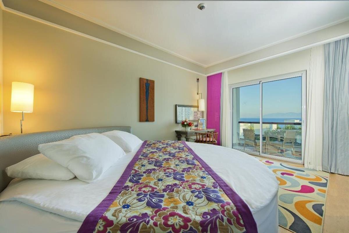 En az 3 yetişkin, En fazla 6 yetişkin + 1 çocuk veya 5 yetişkin + 2 çocuk.