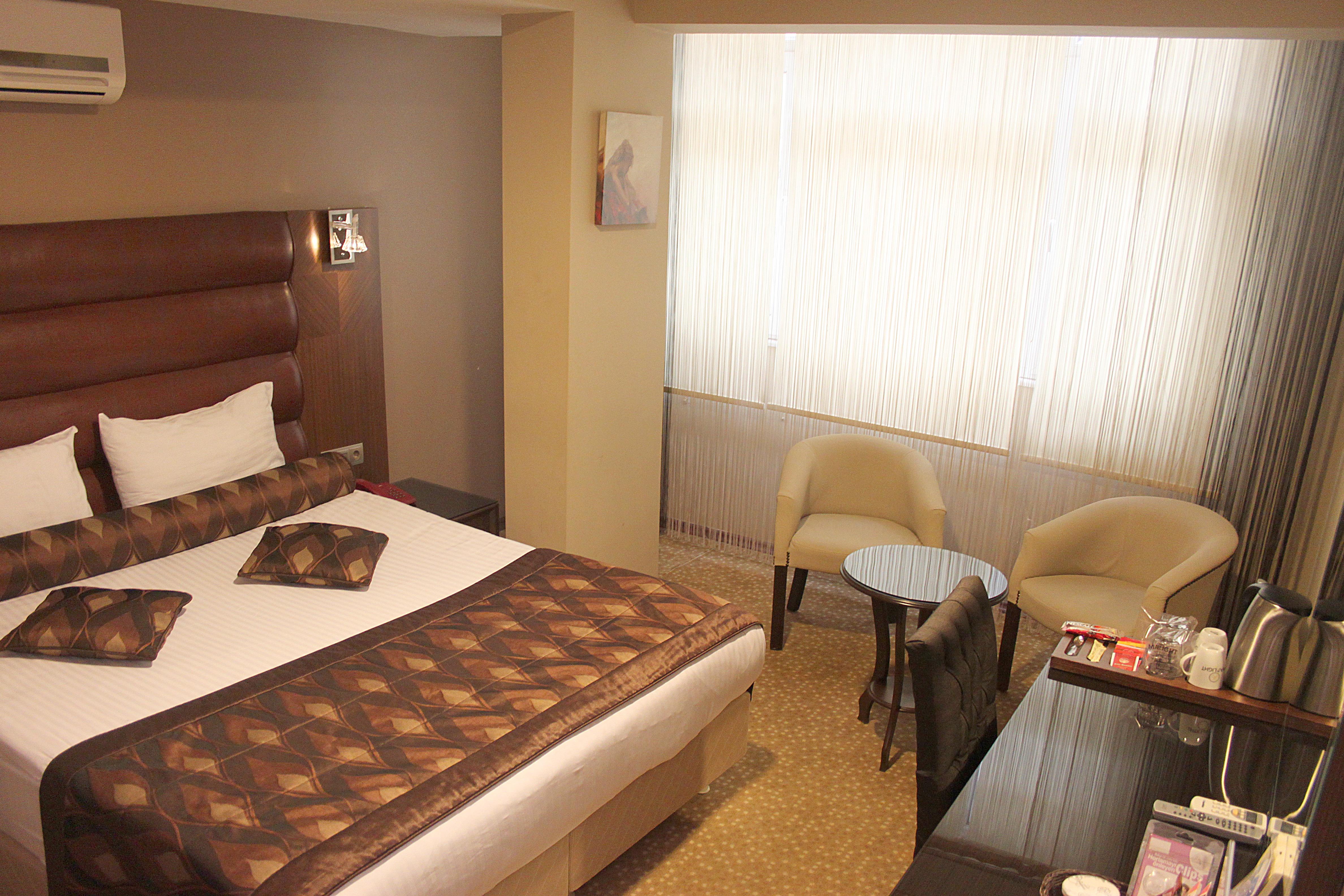 En fazla 2 yetişkin.