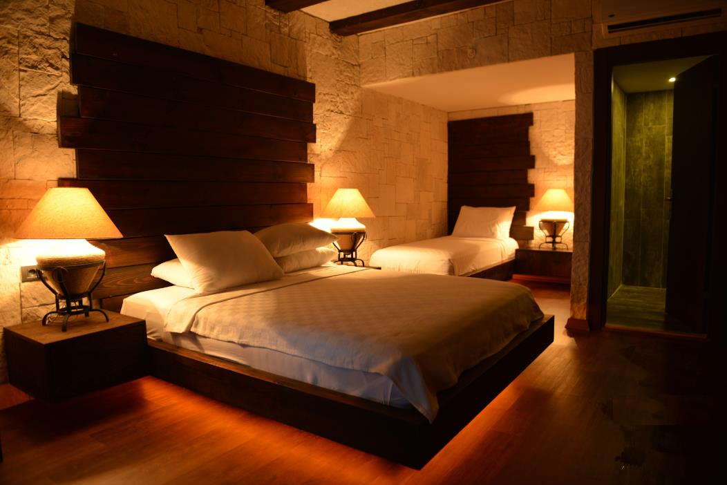 En fazla 3 yetişkin veya 2 yetişkin + 1 çocuk.