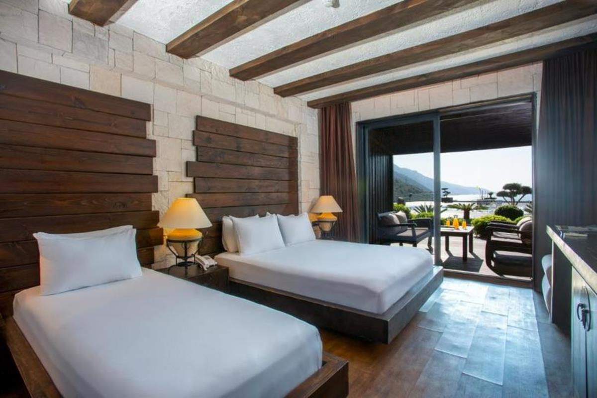 En fazla 3 yetişkin veya 2 yetişkin + 1 çocuk.