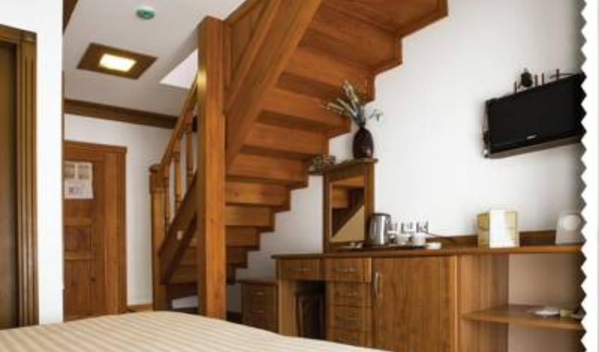 En fazla 3 yetişkin + 1 çocuk + 1 bebek (0-2 yaş) veya 2 yetişkin + 2 çocuk + 1 bebek (0-2 yaş).