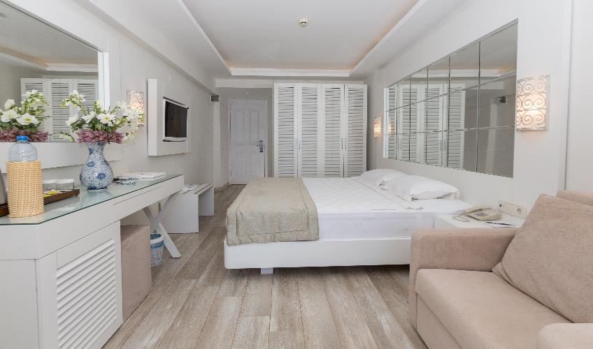 En fazla 3 yetişkin + 1 çocuk + 1 bebek (0-2 yaş) veya 2 yetişkin + 2 çocuk + 1 bebek (0-2 yaş).