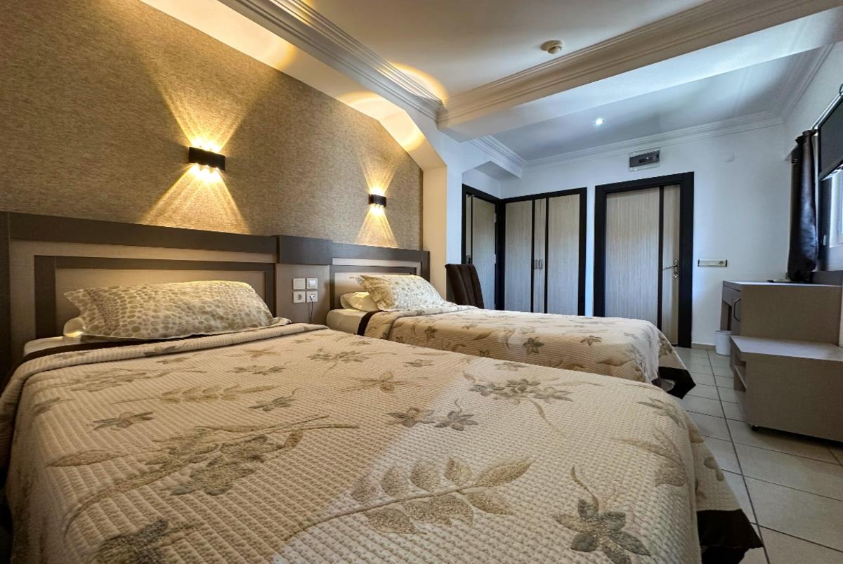 En az 2 yetişkin, En fazla 2 yetişkin + 2 çocuk.