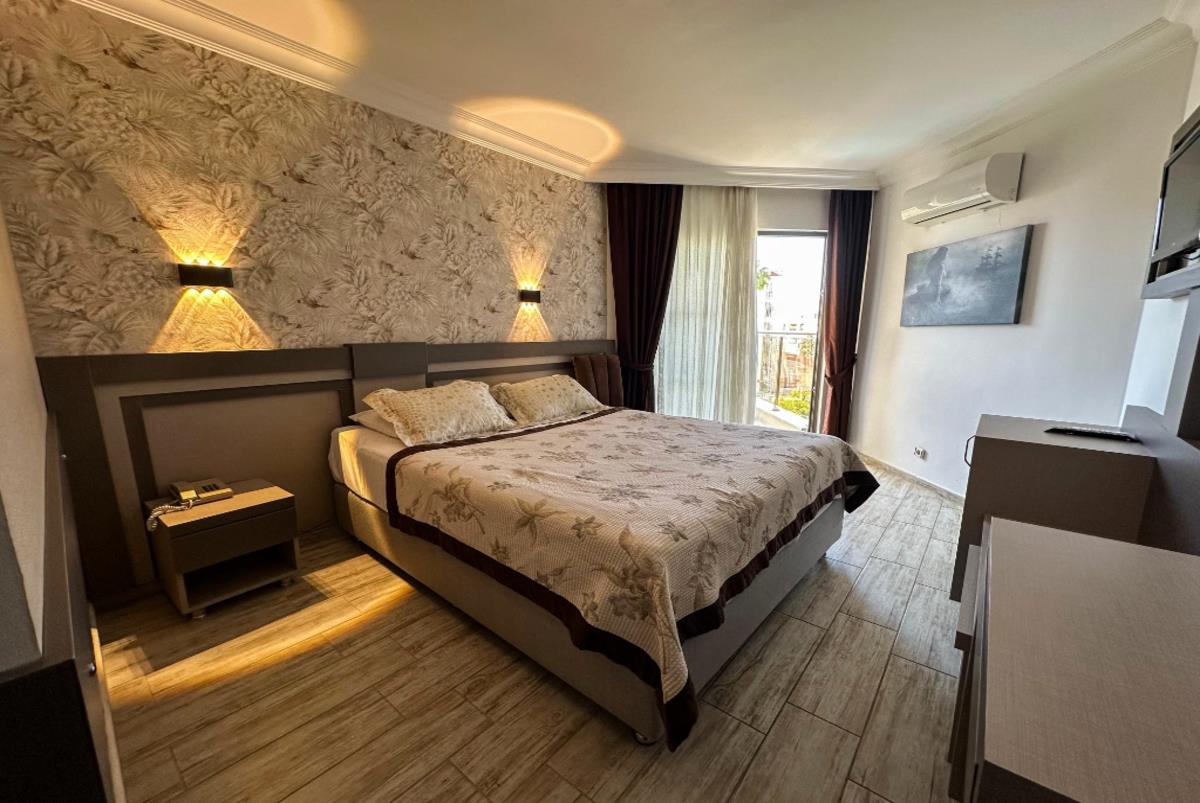 En fazla 3 yetişkin veya 2 yetişkin + 1 çocuk.