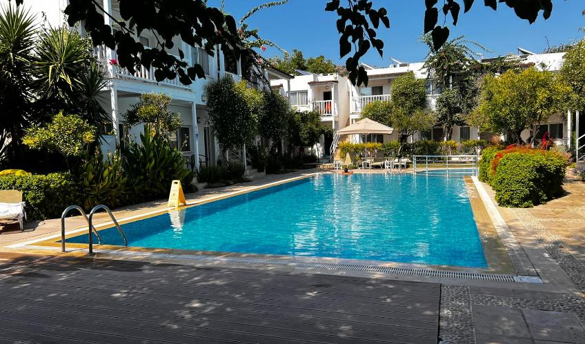 En fazla 2 yetişkin + 1 çocuk + 1 bebek (0-2 yaş) veya 1 yetişkin + 1 çocuk + 1 bebek (0-2 yaş).