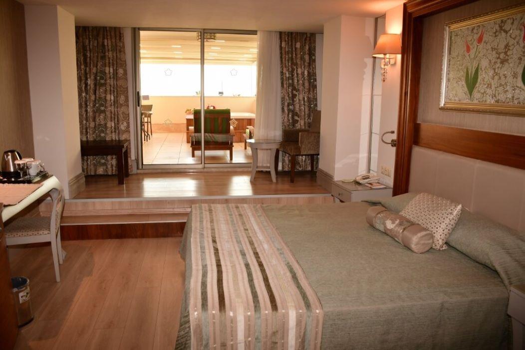 En az 2 yetişkin, En fazla 2 yetişkin + 2 çocuk.