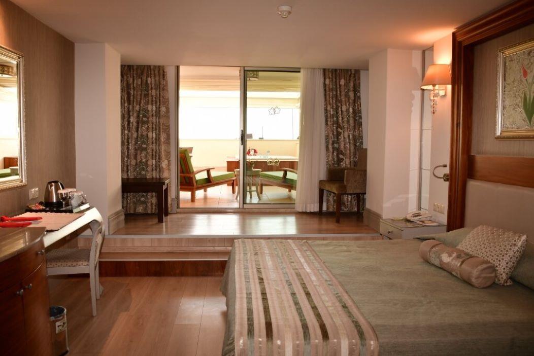 En az 2 yetişkin, En fazla 4 yetişkin veya 3 yetişkin + 1 çocuk.