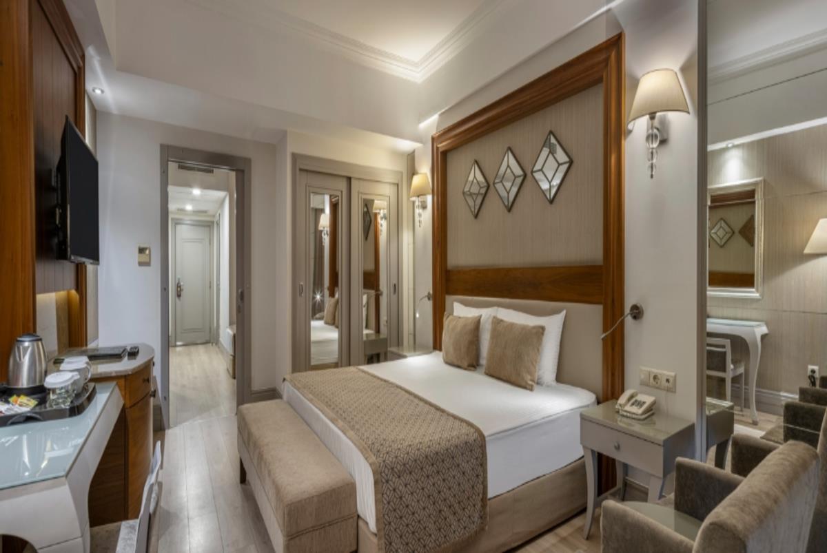 En az 2 yetişkin, En fazla 4 yetişkin veya 3 yetişkin + 1 çocuk.