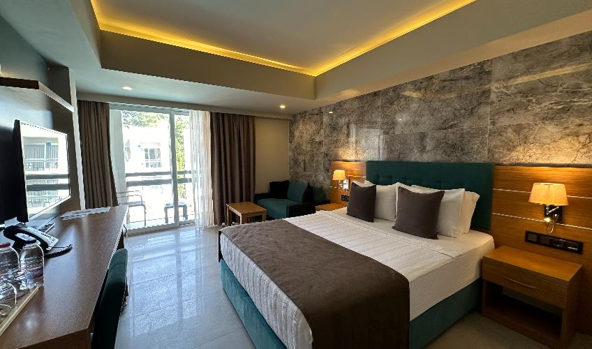 En fazla 3 yetişkin veya 2 yetişkin + 1 çocuk.