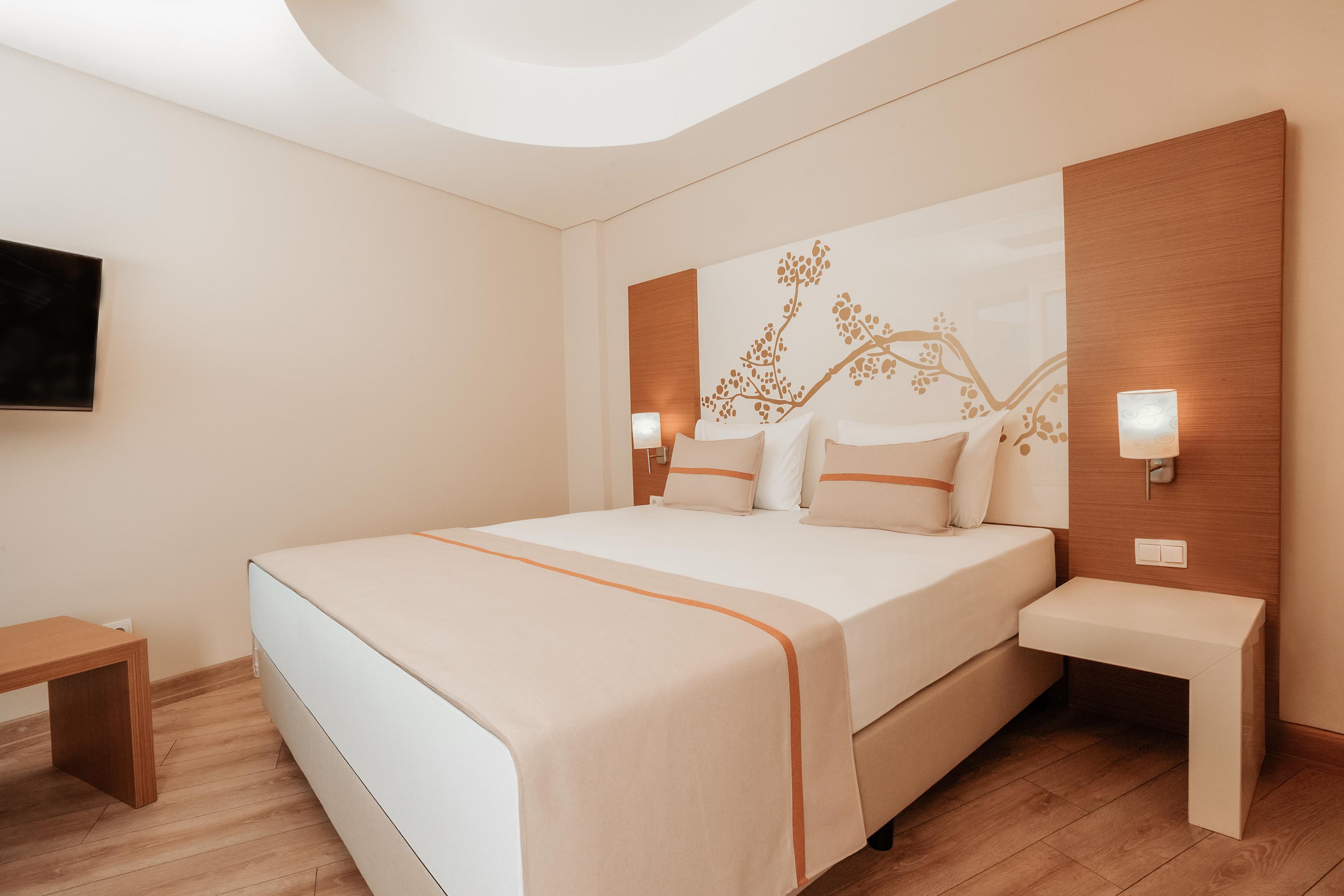 En az 2 yetişkin, En fazla 2 yetişkin + 2 çocuk.