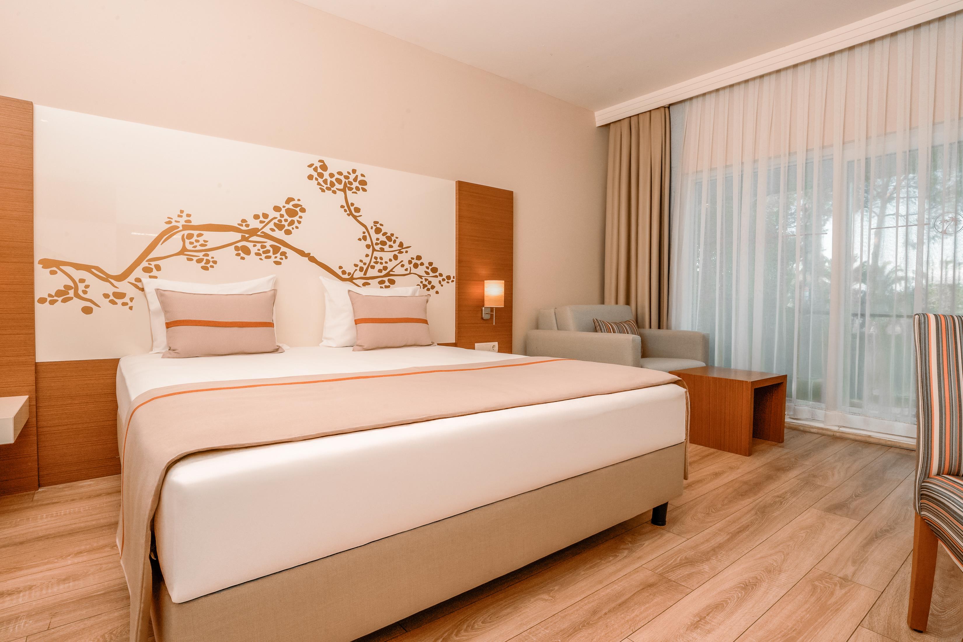 En fazla 3 yetişkin veya 2 yetişkin + 1 çocuk.