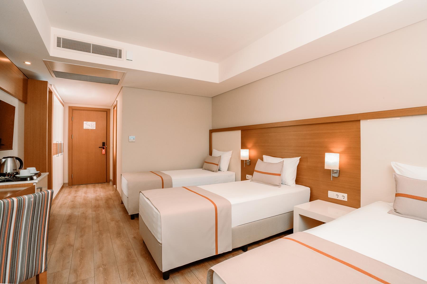 En az 2 yetişkin, En fazla 2 yetişkin + 2 çocuk.