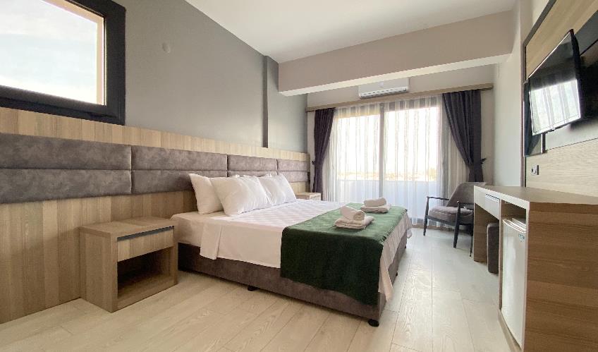 En fazla 3 yetişkin veya 2 yetişkin + 1 çocuk.