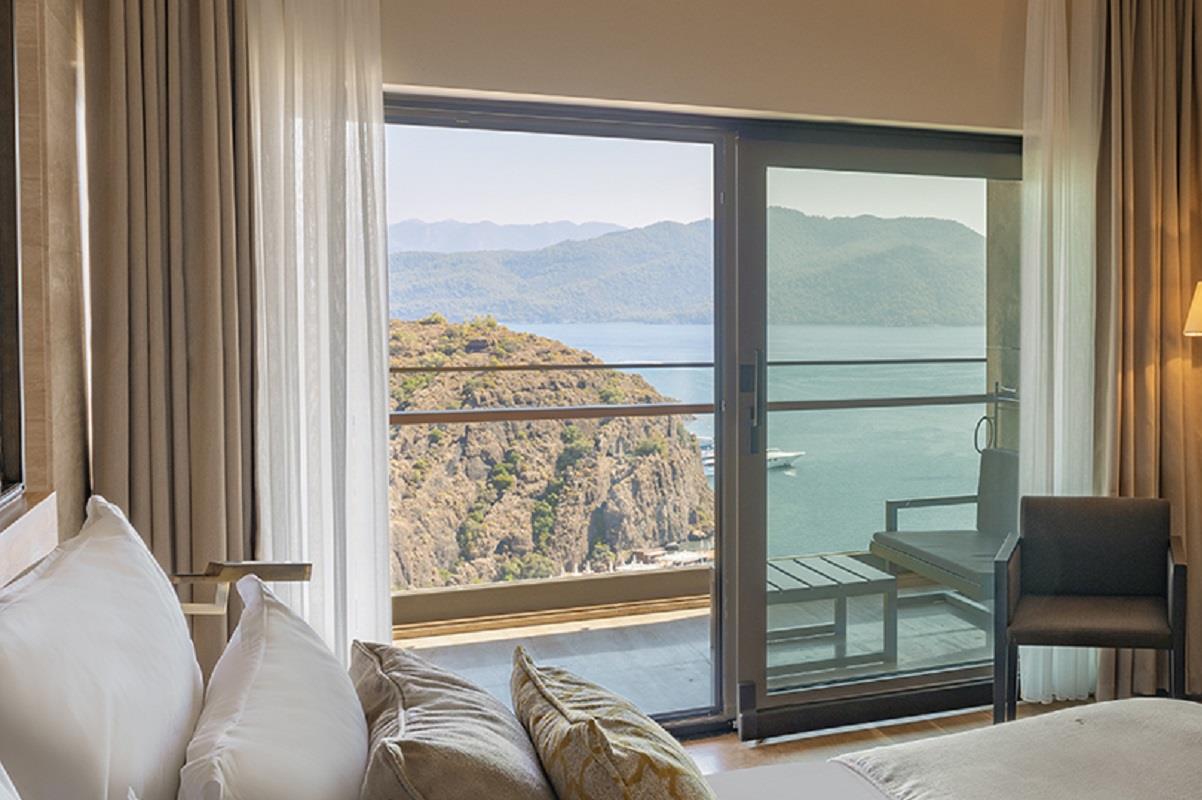 En fazla 3 yetişkin veya 2 yetişkin + 1 çocuk.