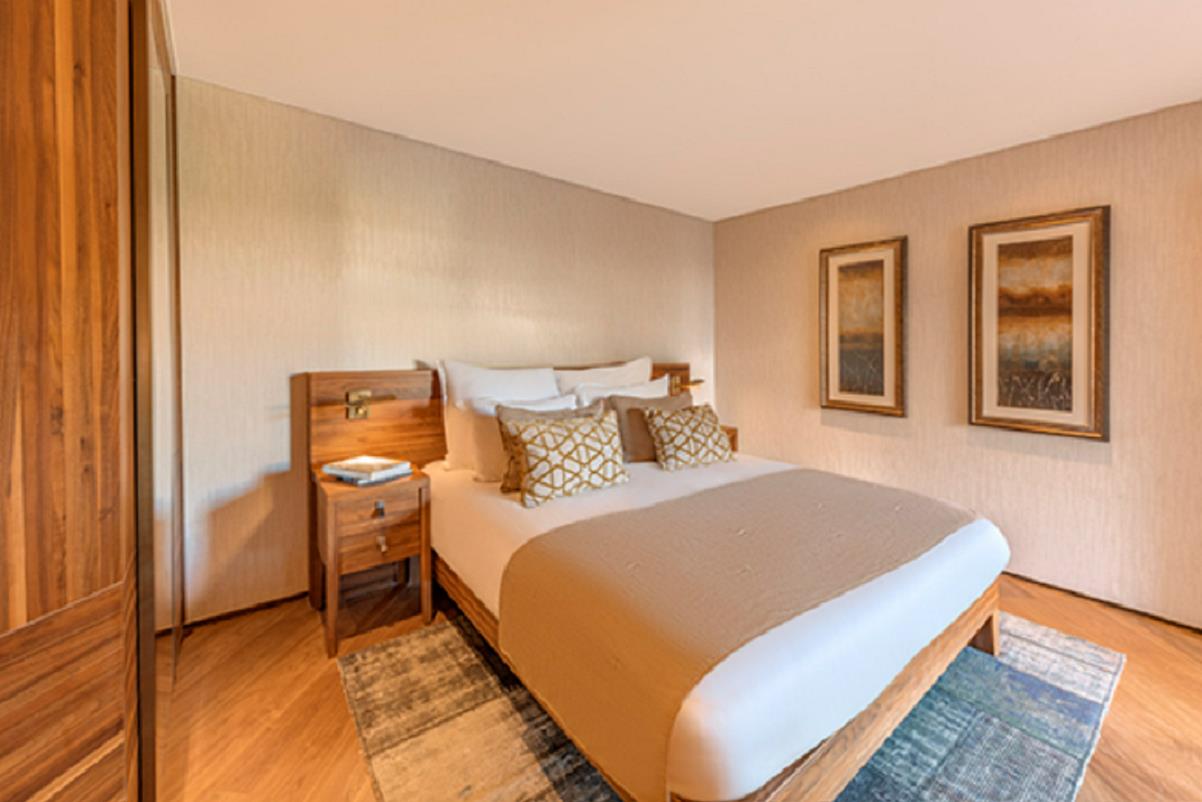 En fazla 2 yetişkin.