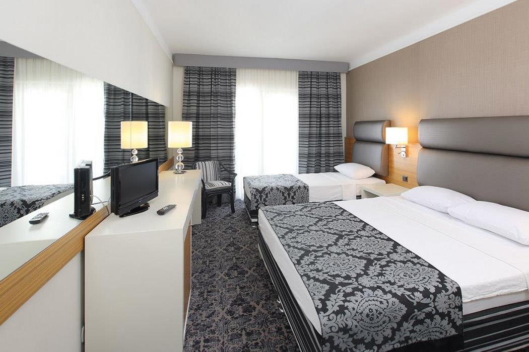 En fazla 3 yetişkin.