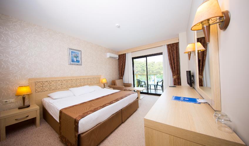 En fazla 3 yetişkin + 1 çocuk veya 2 yetişkin + 2 çocuk.