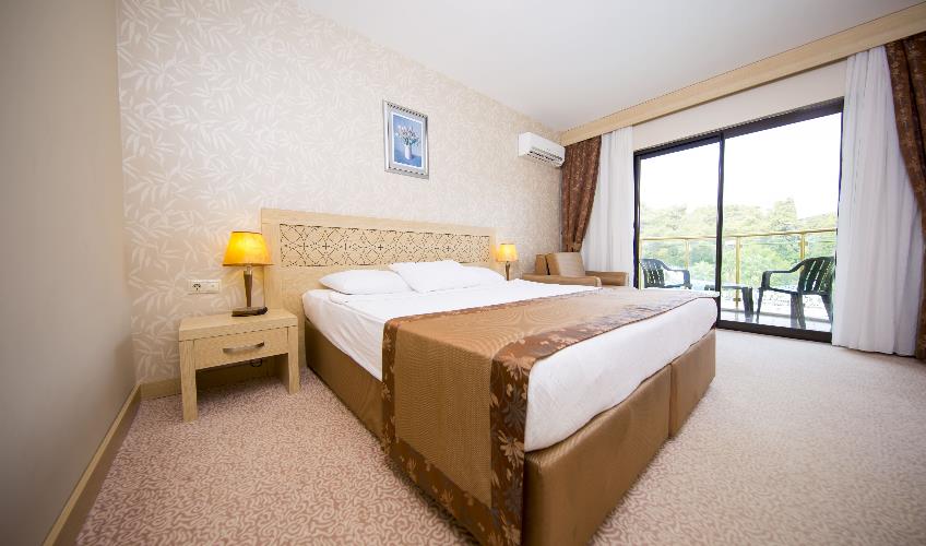 En fazla 2 yetişkin.