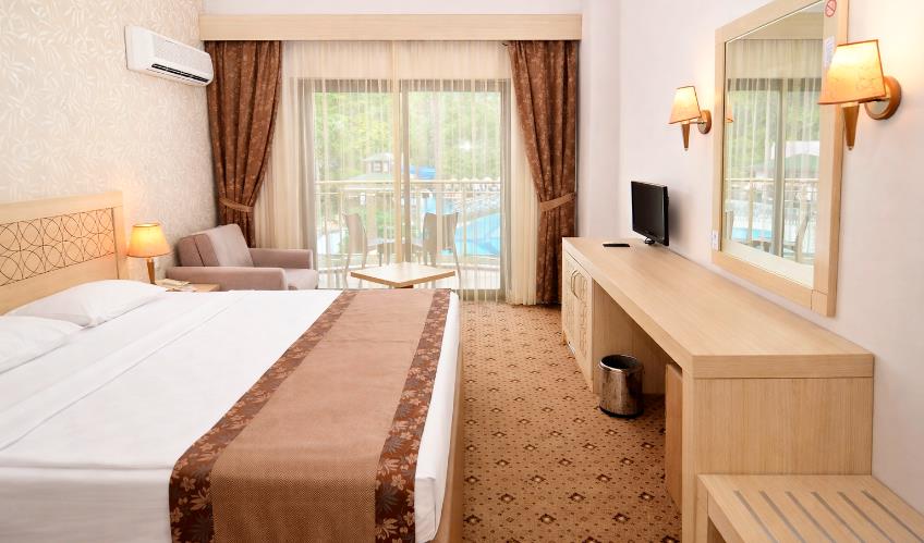 En fazla 3 yetişkin + 1 çocuk + 1 bebek (0-2 yaş) veya 2 yetişkin + 2 çocuk + 1 bebek (0-2 yaş).