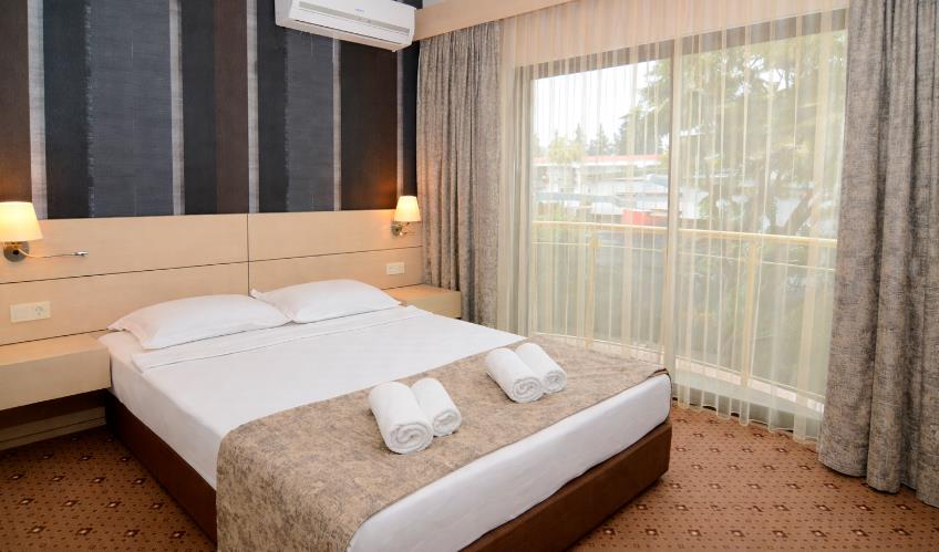 En fazla 2 yetişkin.