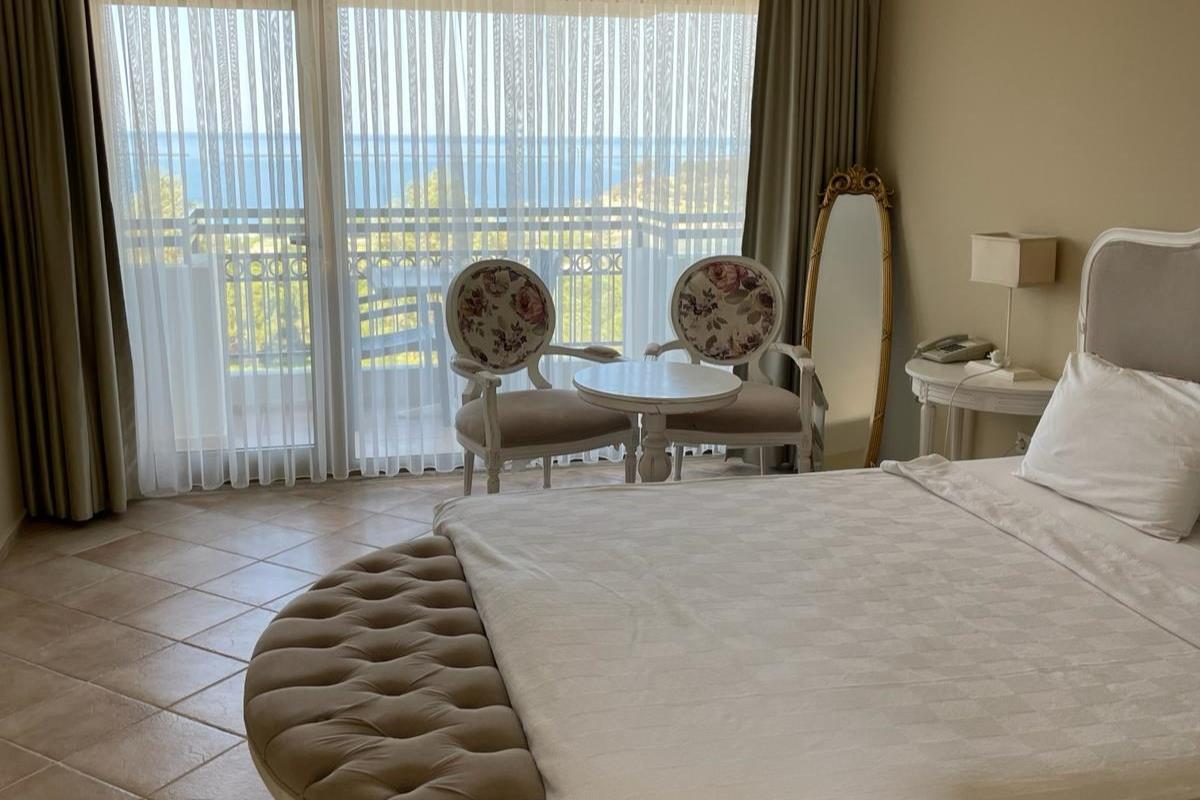 En fazla 3 yetişkin veya 2 yetişkin + 1 çocuk.