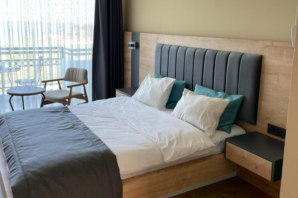 En fazla 2 yetişkin + 1 çocuk veya 1 yetişkin + 1 çocuk.