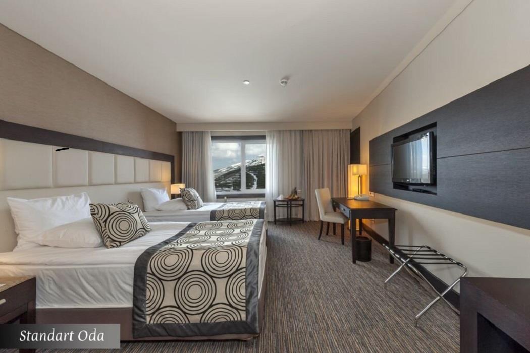 En fazla 3 yetişkin veya 2 yetişkin + 1 çocuk.