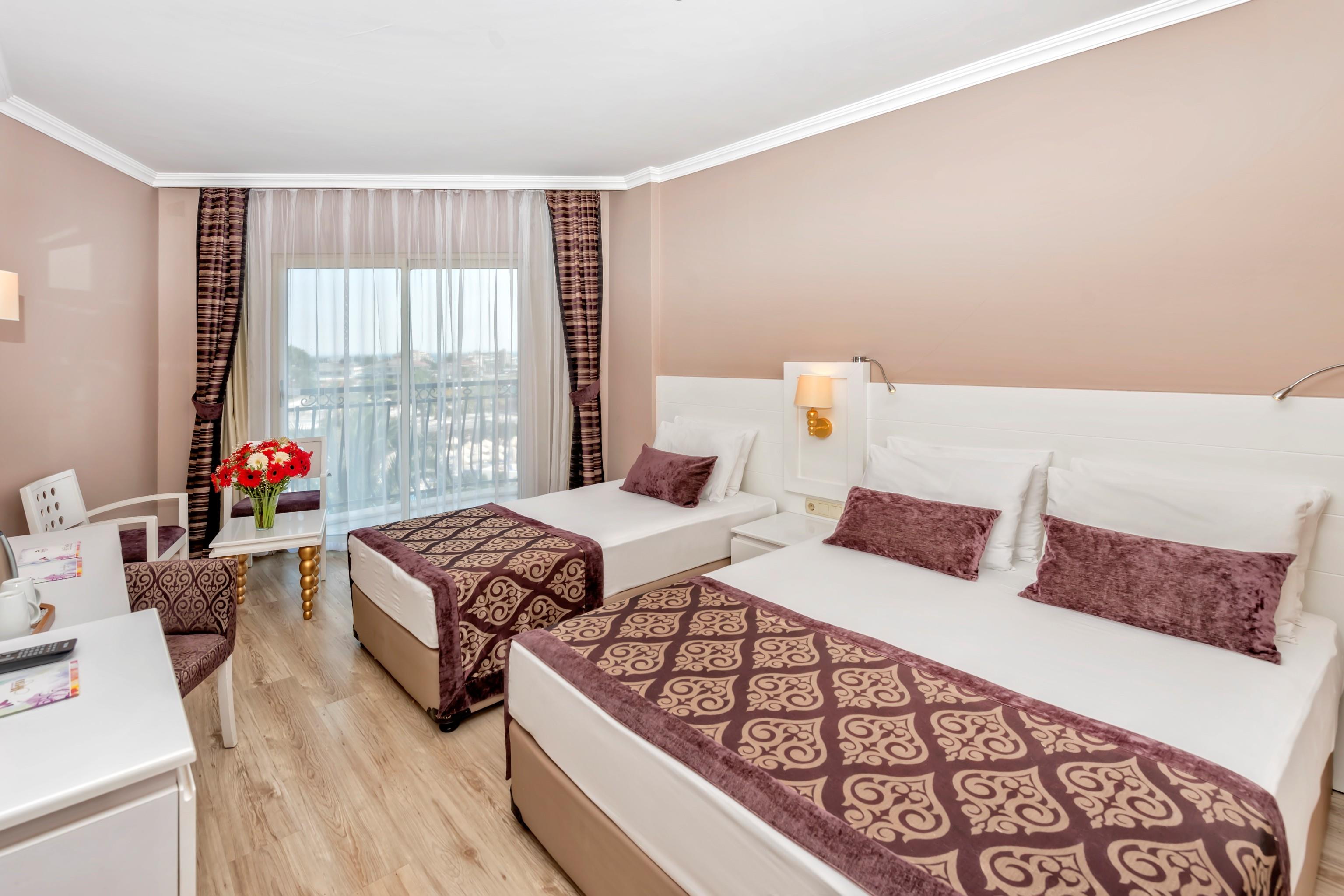 En fazla 3 yetişkin veya 2 yetişkin + 1 çocuk.