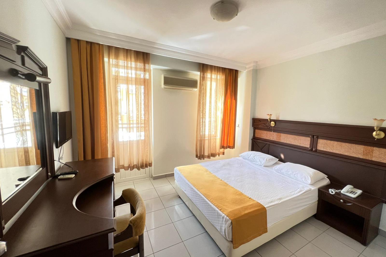 En fazla 3 yetişkin veya 2 yetişkin + 1 çocuk.