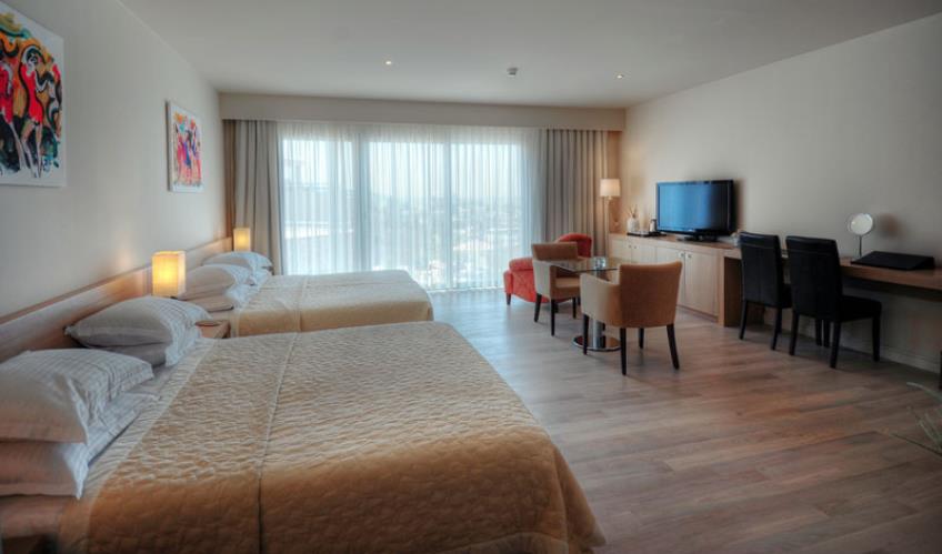 En fazla 4 yetişkin + 1 bebek (0-2 yaş) veya 3 yetişkin + 1 çocuk + 1 bebek (0-2 yaş).