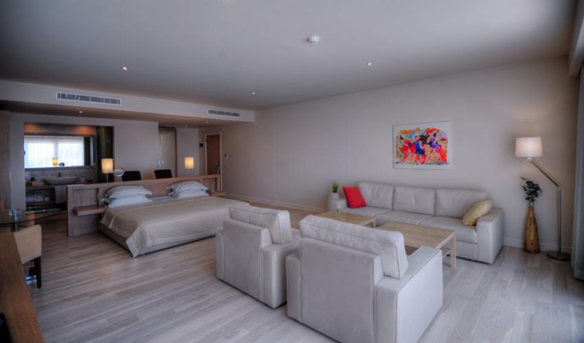 En fazla 2 yetişkin + 1 bebek (0-2 yaş).