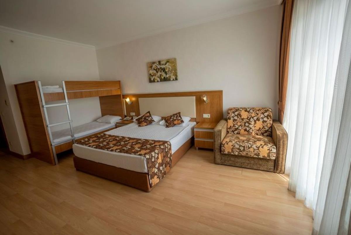 En az 2 yetişkin, En fazla 2 yetişkin + 2 çocuk.