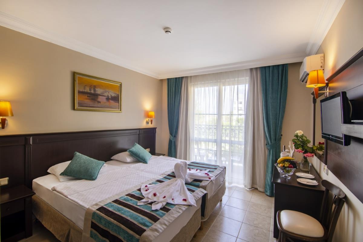 En fazla 3 yetişkin veya 2 yetişkin + 1 çocuk.