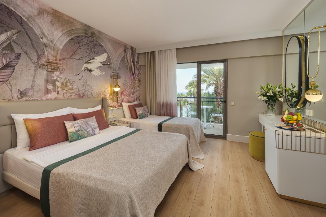 En fazla 3 yetişkin + 1 bebek (0-2 yaş) veya 2 yetişkin + 1 çocuk + 1 bebek (0-2 yaş).