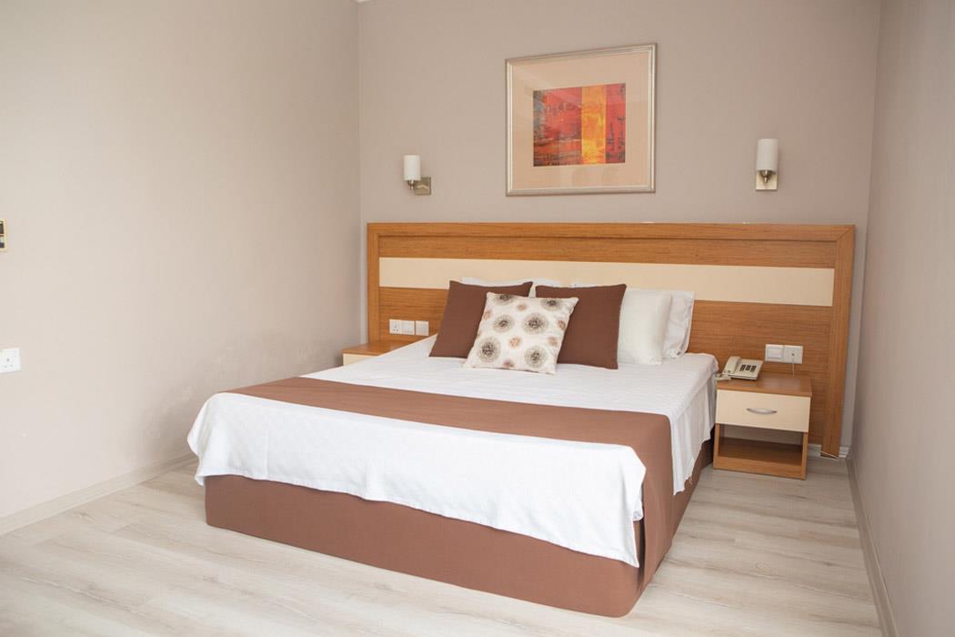 En fazla 3 yetişkin veya 2 yetişkin + 1 çocuk.