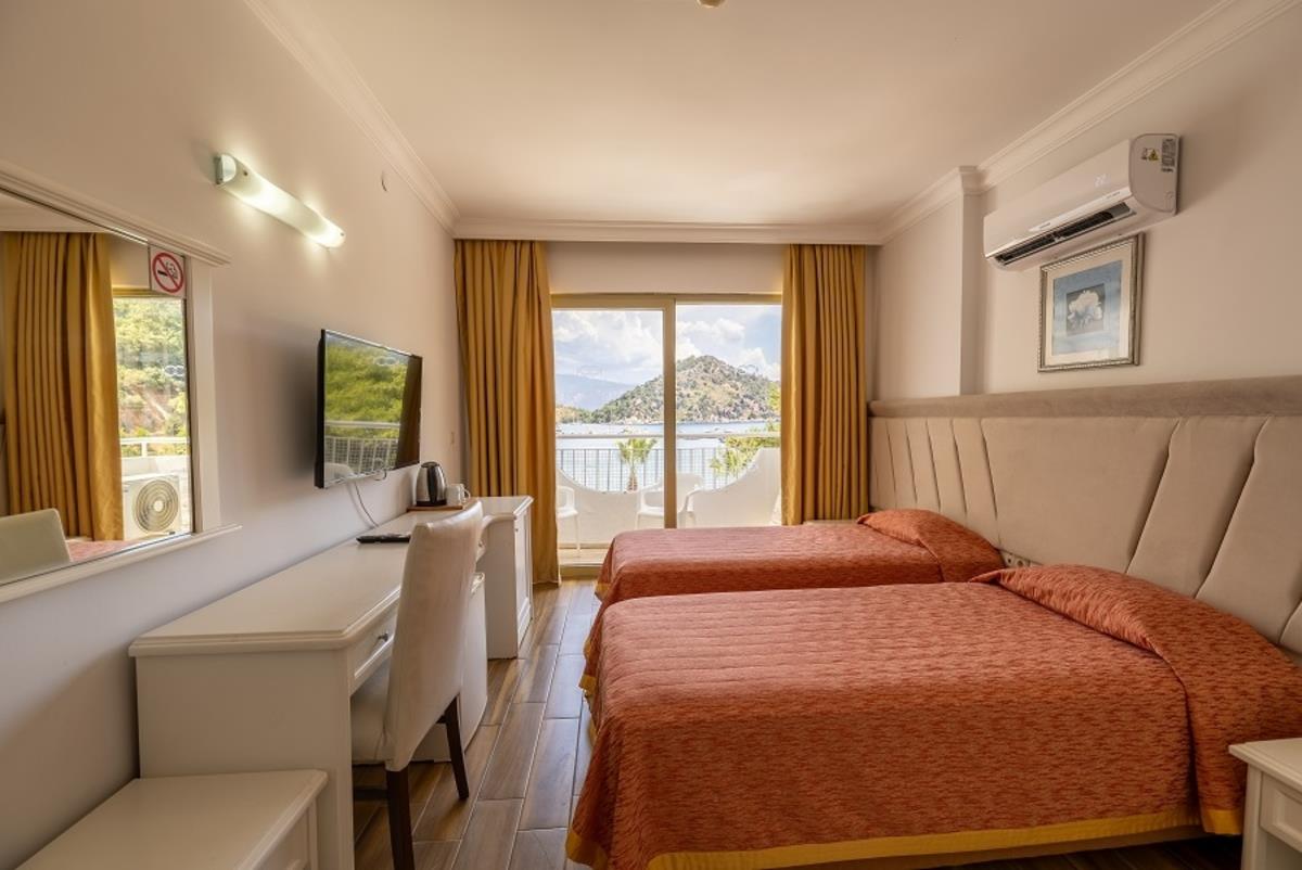 En fazla 2 yetişkin.