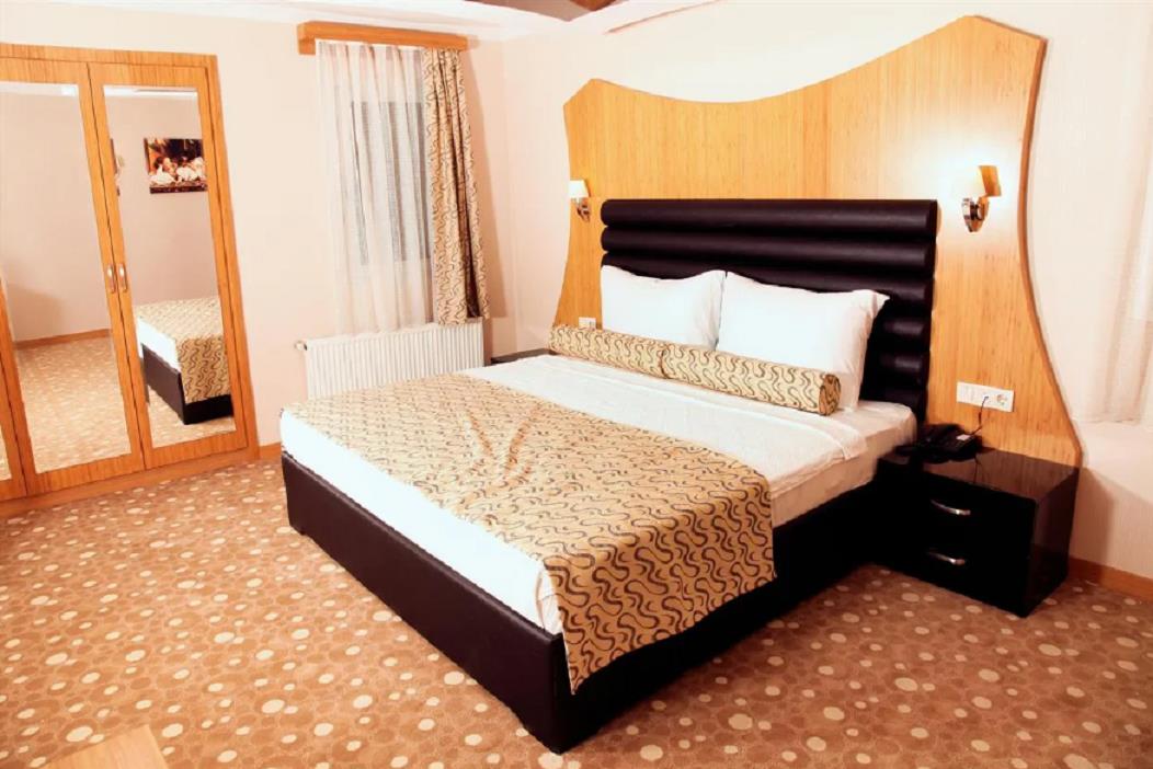 En fazla 4 yetişkin.