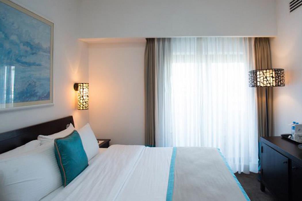 En az 2 yetişkin, En fazla 4 yetişkin veya 3 yetişkin + 1 çocuk.