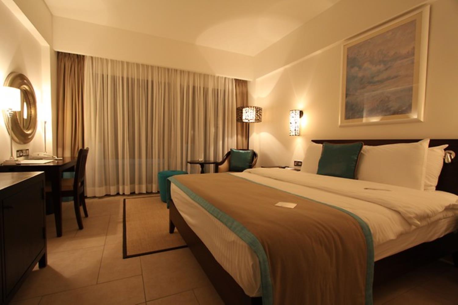 En fazla 3 yetişkin veya 2 yetişkin + 1 çocuk.